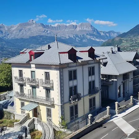 Nid Douillet Proche Des Pistes Avec Vue Montagne *